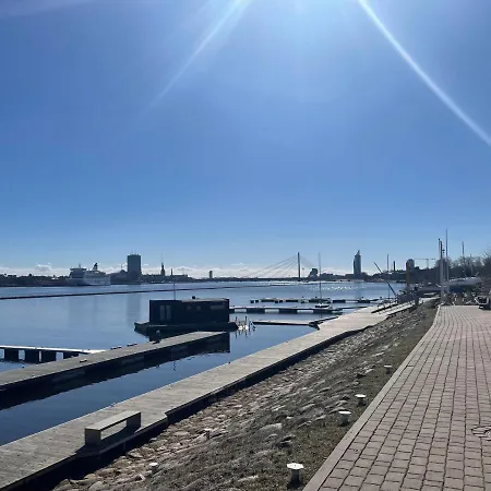 Quiet Kipsala - Free Parking & Bicycles Dzīvoklis Riga